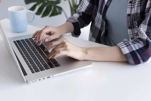 man typing on laptop